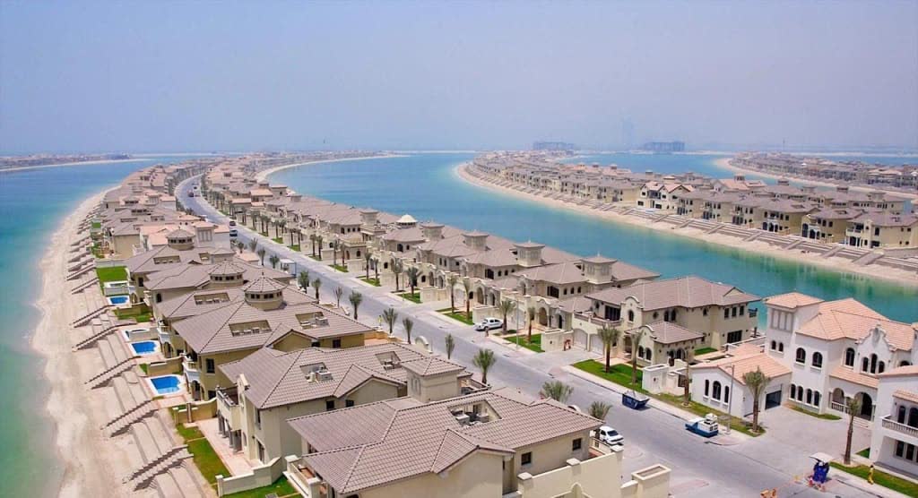 Palm Jumeirah frond with row of beachfront villas